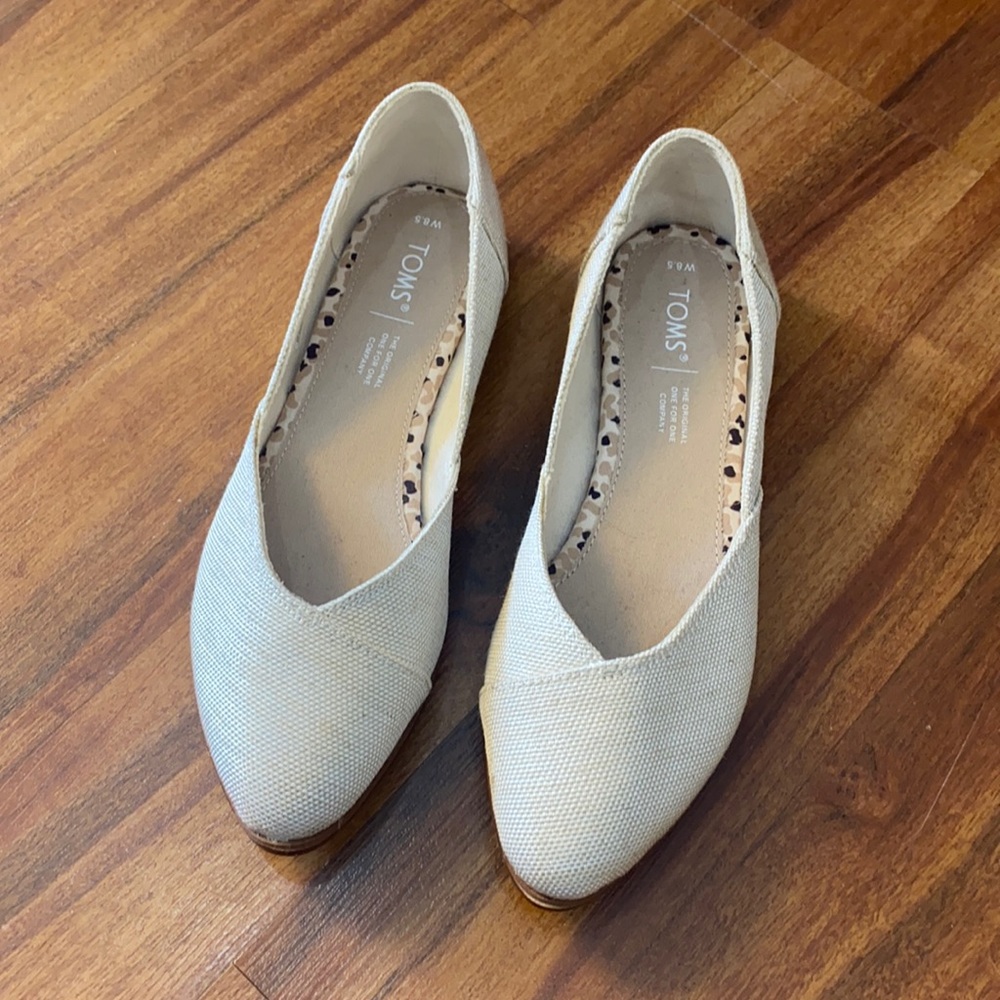NWOT Toms Jutti Neat Natural Woven Flats